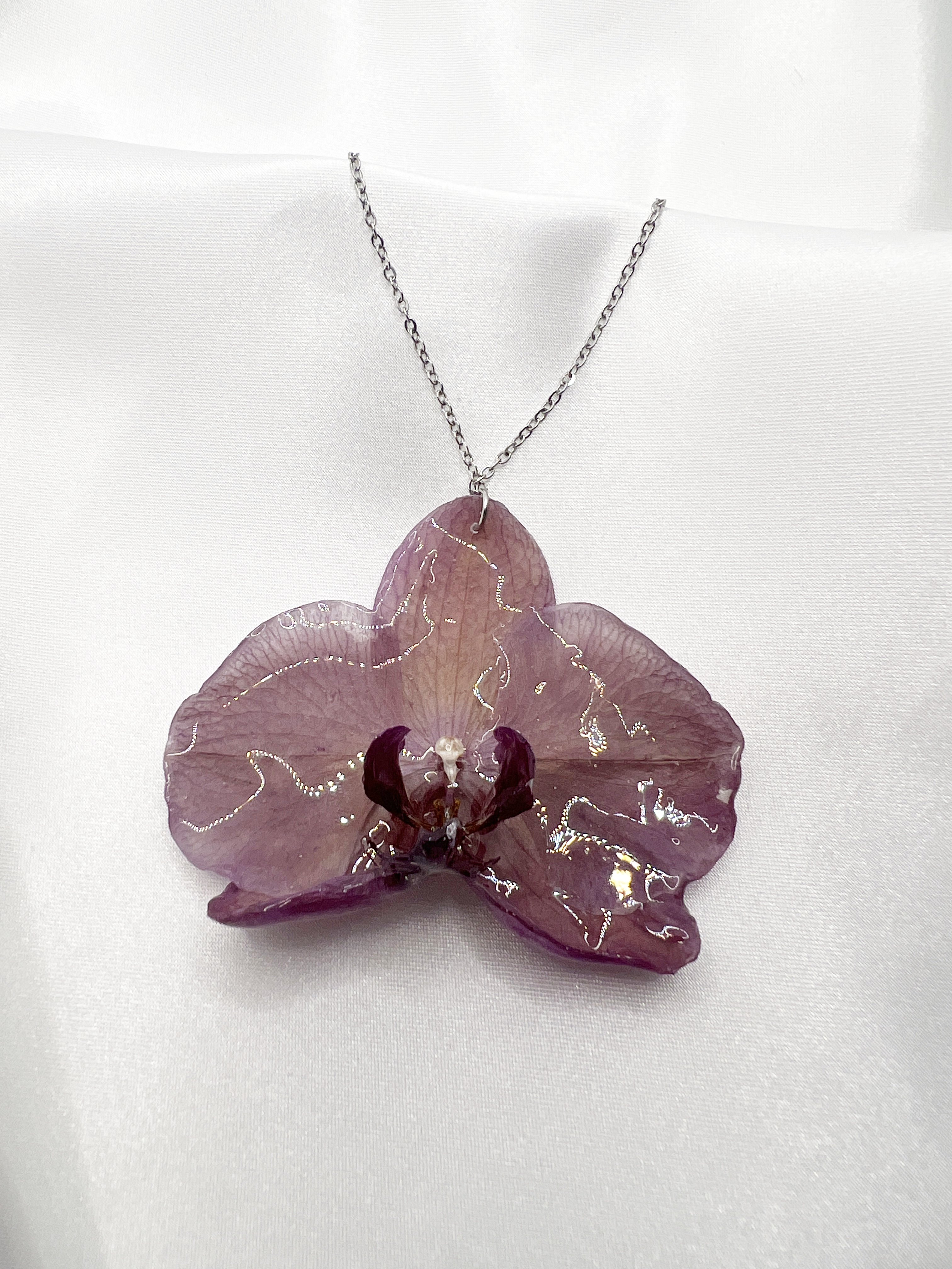 Náhrdelník s růžovou orchidejí